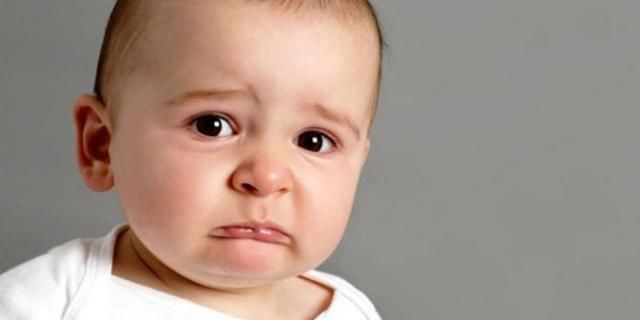 睡着|孩子睡着后 为什么喜欢满床打滚呢？背后的原因在这里！