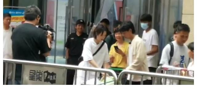 姚安娜|《中餐廳5》終于開錄！姚安娜生圖太驚艷，高糊也藏不住名媛顏值