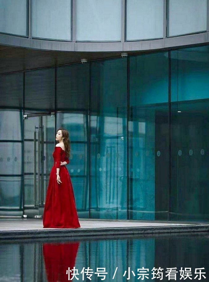 让本人|举手投足都透漏着高贵的气息,穿出轻熟的美