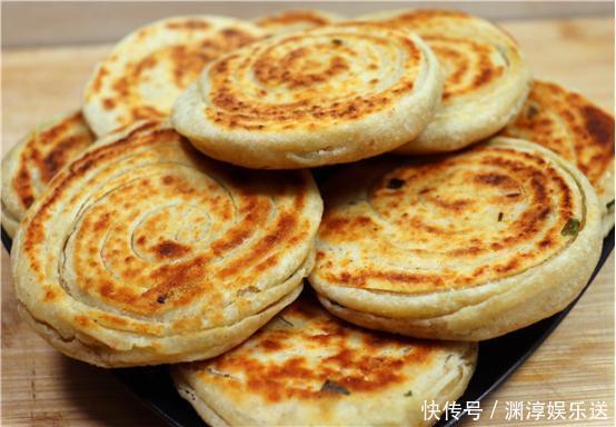 烙饼|花生米别只会炸着吃,加2个鸡蛋,不用炒不用炸,出锅瞬间被抢光