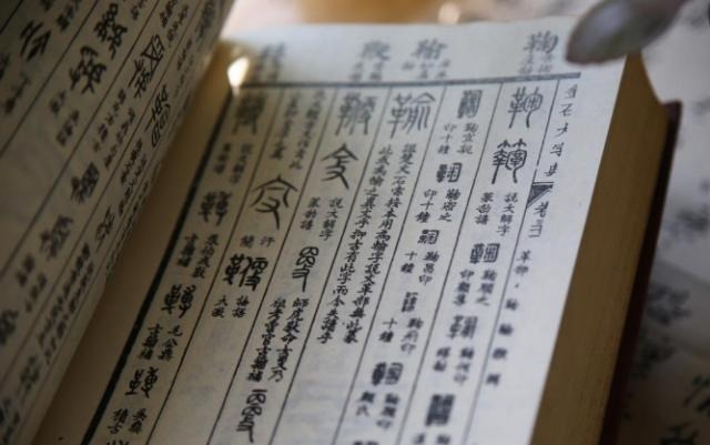 孩子|爸爸姓“左”,妈妈姓“右”,女儿的名字,让全班同学鼓掌