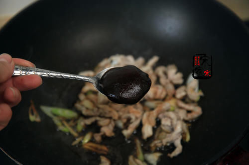 它的维生素含量是“蔬菜之首”，下饭还消食，瘦人都爱吃这个