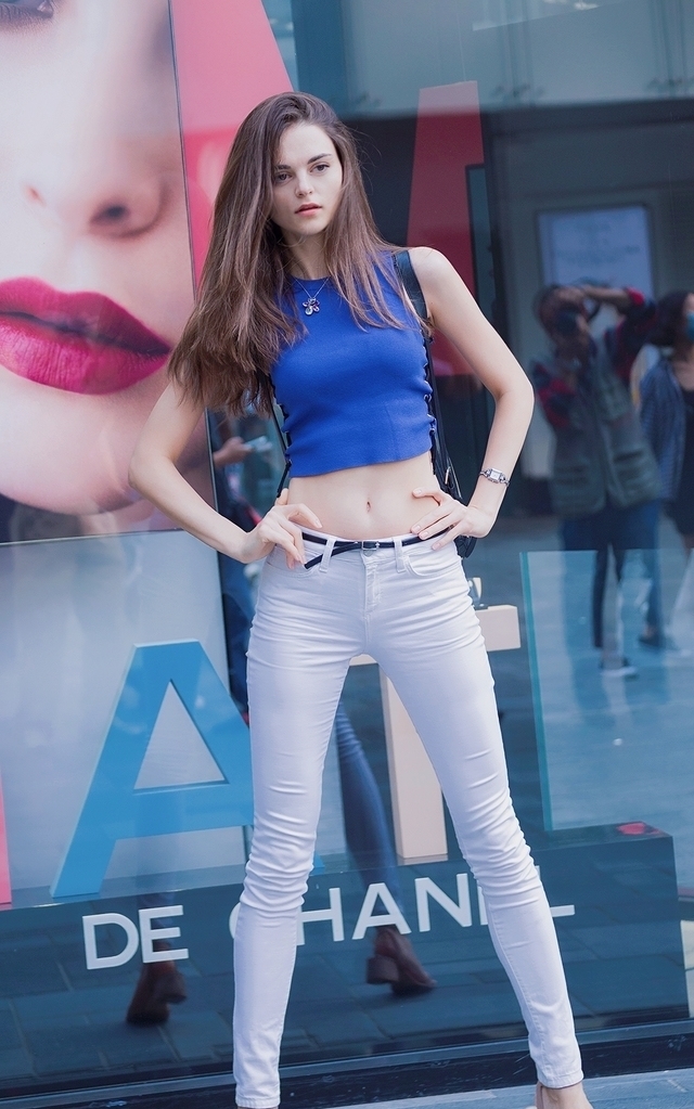 无限|街拍:风光无限的紧身裤之一