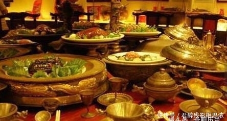 清朝的帝后及妃嫔和留在后宫中未分府的皇子们每天的饭食都有定制