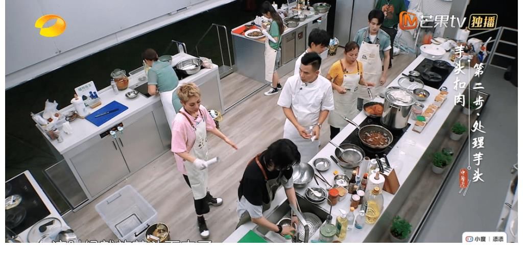 檀健次|《中餐厅》没剧本就垮了?周也抱怨揽客被拒绝,黄晓明回应很讽刺