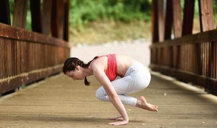 右腿|练瑜伽要注重细节这些体式可以自我操练,高标准才能做好