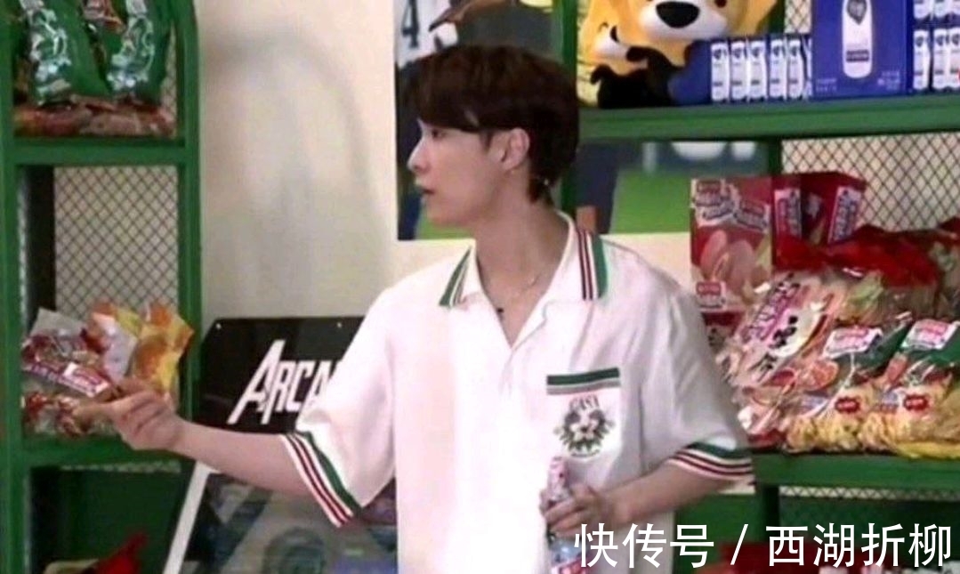 動作|張藝興的教養真的是刻在骨子里的,每個動作每個細節