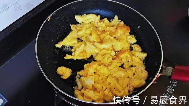 蒜苔不光能炒肉,还可以和鸡蛋一起炒,清脆爽口好吃又营养