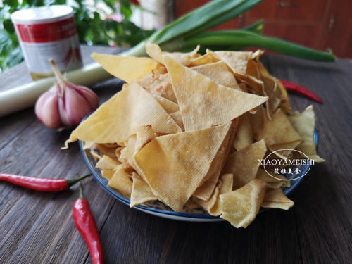 解馋|3块钱豆皮做的小零食，全家吃得好欢喜，老公：比肉还香，解馋！