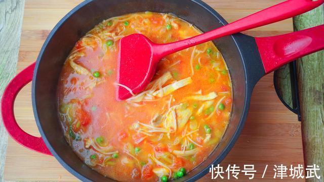 萝卜和它一起炖,味道特别鲜!热腾腾端上桌,营养下饭,吃完暖和