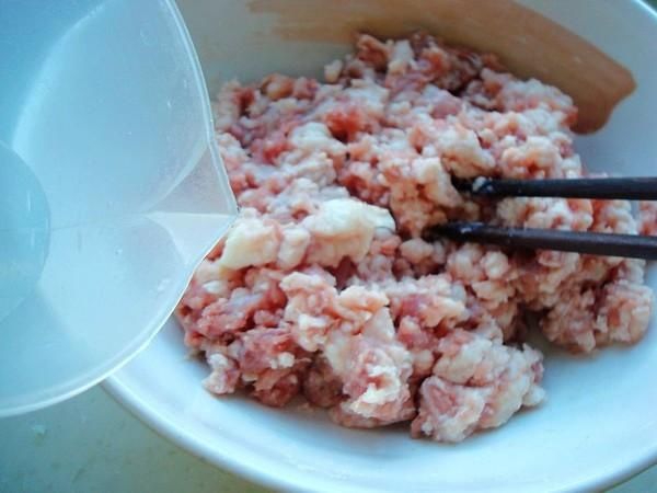 年夜饭包饺子，猪肉牛肉比不上这肉，好吃还营养，吃完暖洋洋