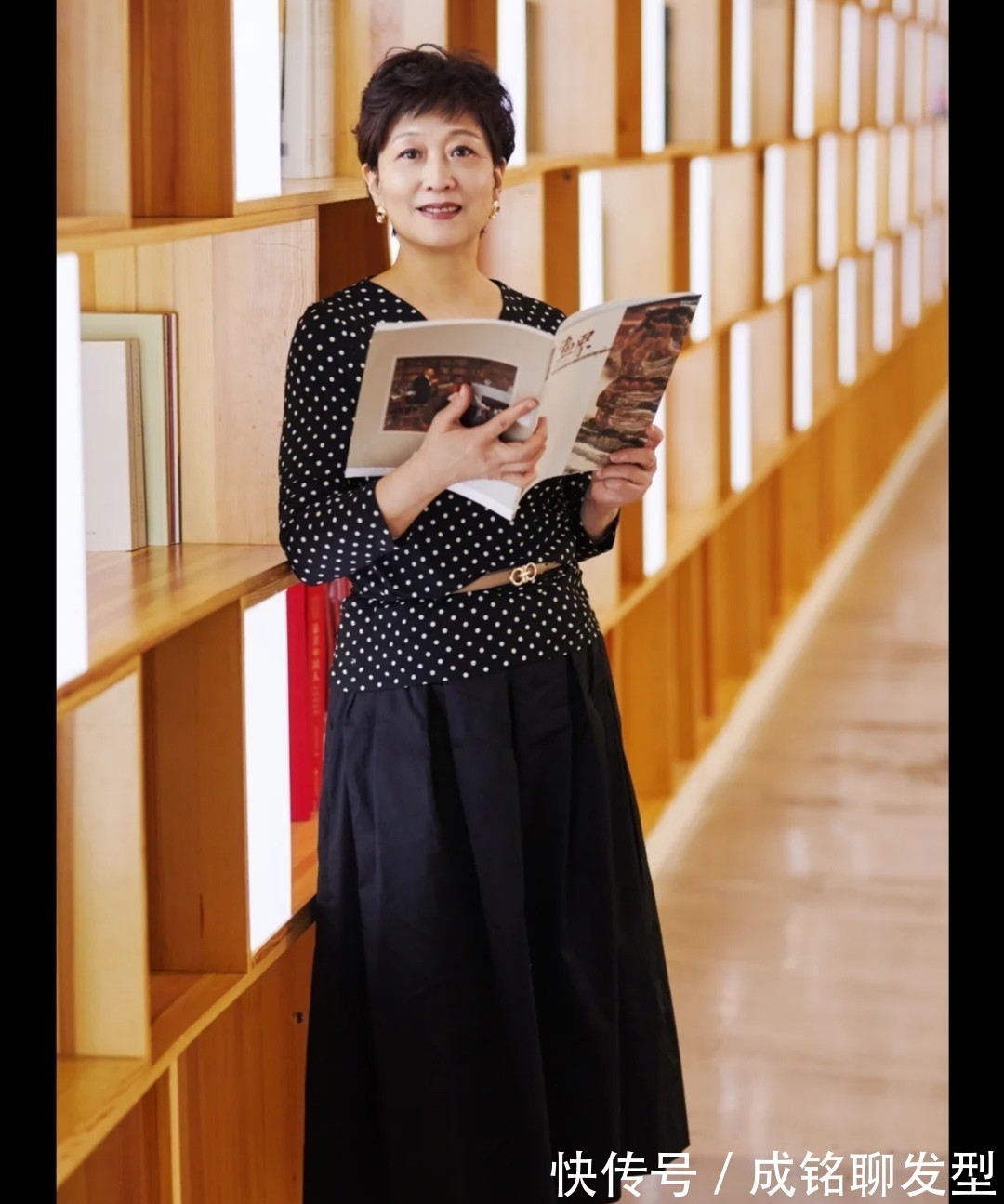 腰带|体型“微胖”的中老年妈妈们,最好别穿得太紧身,显胖又没品位