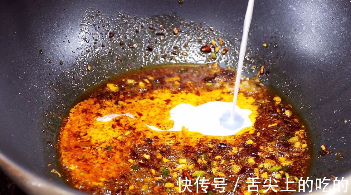 天气寒冷,碰到这牛奶麻辣烫,我绝不手软,真香!吃完浑身暖烘烘