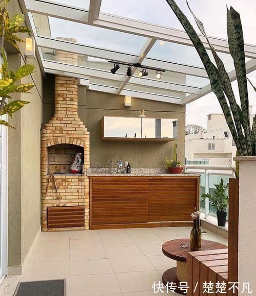 燃气|买了顶楼,刚把阳台改成开放式厨房,物业就找上门了,碍了谁家