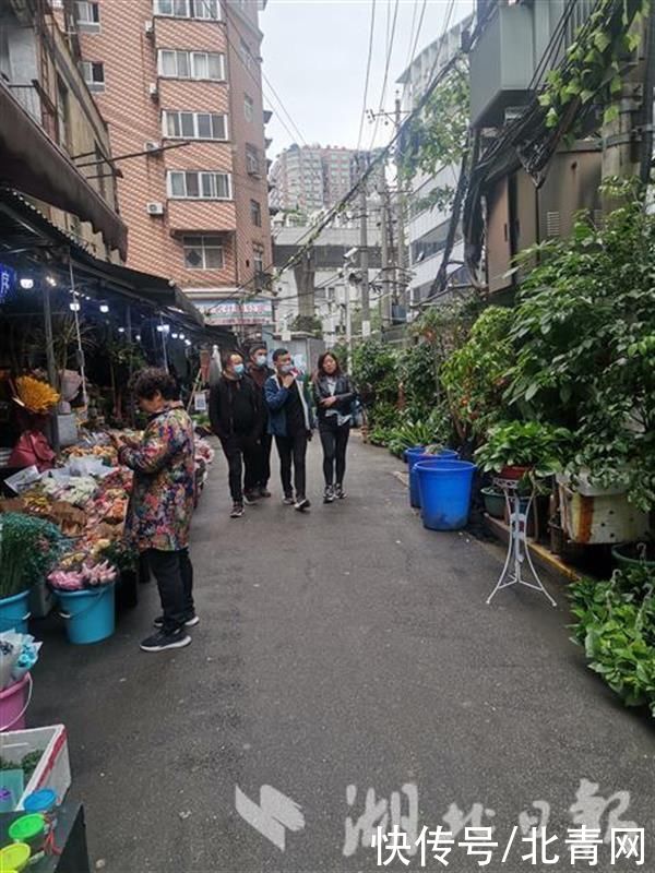 破解城管難題 商戶參與管理新華街單洞市場 花海管委會 誕生 中國熱點