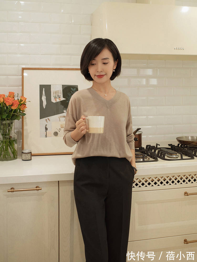 秋季|秋季穿“针织衫”最知性优雅,学会这4种搭配就OK,气质到骨子里