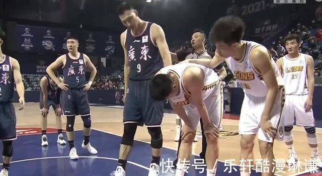 侵犯|广厦三少被广东球员侵犯,孙铭徽被垫脚,赵岩昊被打落两颗牙齿!