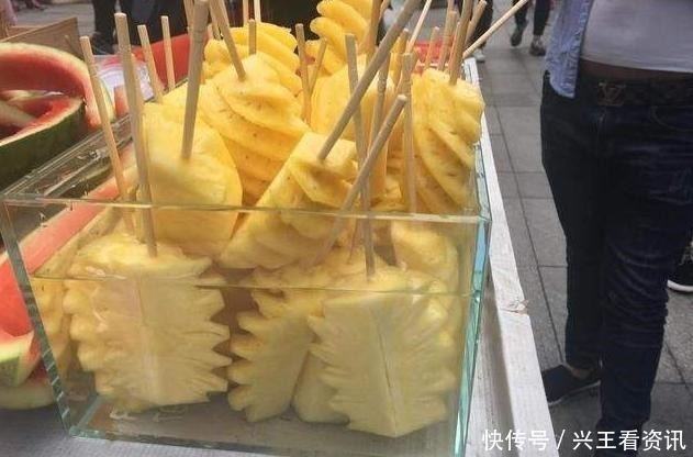 吃菠萝，用冷水+盐泡是错的！果农教你正确做法，又香又甜还干净