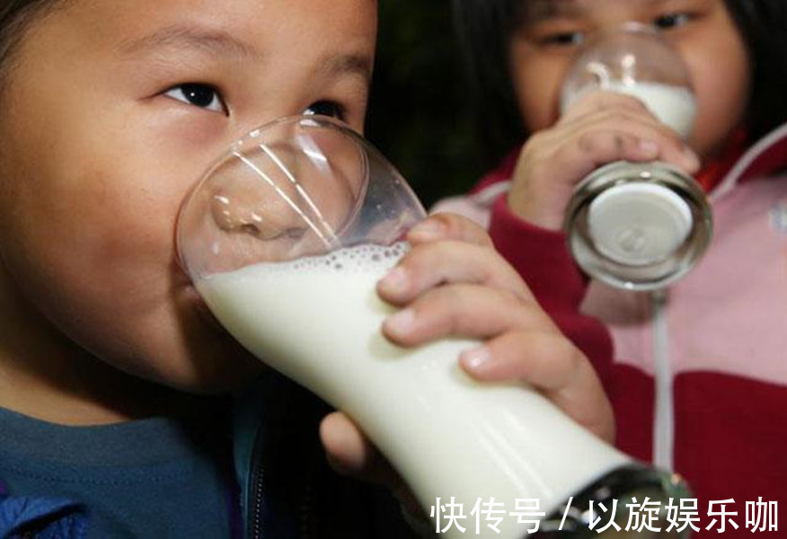 差距|双胞胎哥哥“每天一杯牛奶”，弟弟“从不喝牛奶”，3大差距明显