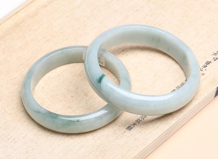  合适|如何给父母挑选合适翡翠手镯？