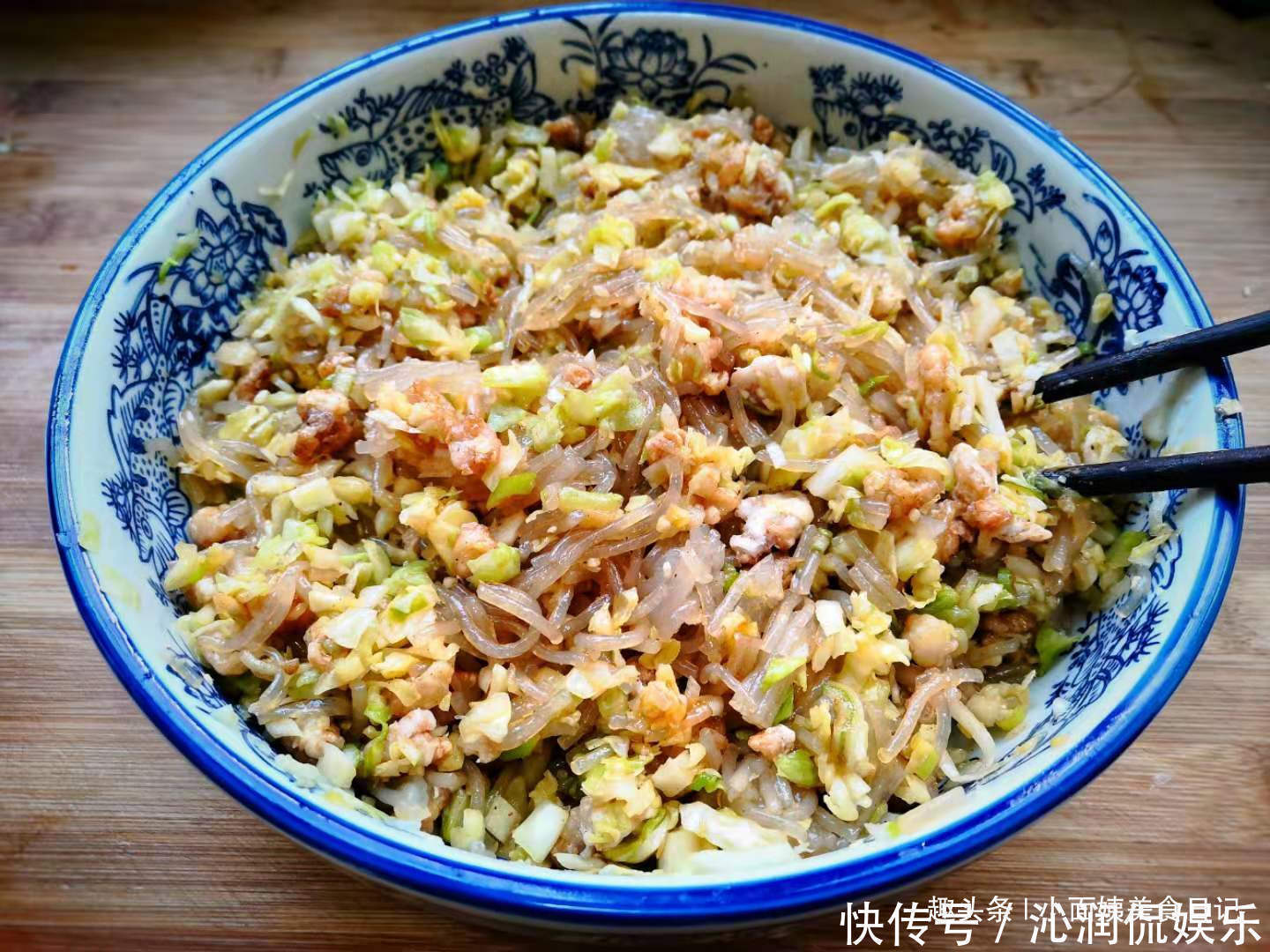 猪油|冬季，我家最爱这馅饼，又薄又软，一口气吃了四个还觉得不过瘾！