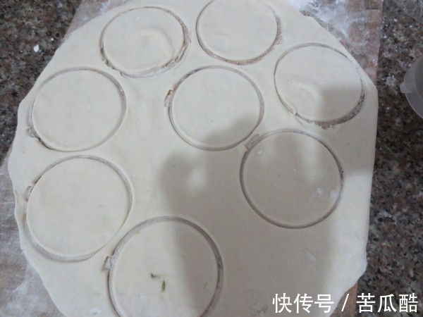 用此物包饺子还是头一次见，不吃此馅就太亏了，一顿两盘都不嫌多