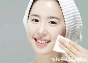 毛巾 女人不管奔几,洗脸后要懂得“3不要”,不然再贵护肤品也白用