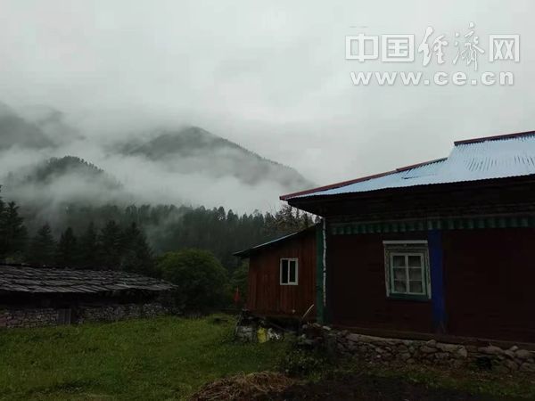 西藏|【石榴花开 籽籽同心】西藏林芝巴卡村：雪山下的山水画卷