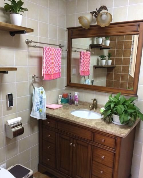 卫生间|媳妇装新房，卫生间砌“半墙”，阳台成“绿森林”，被邻居赞爆了