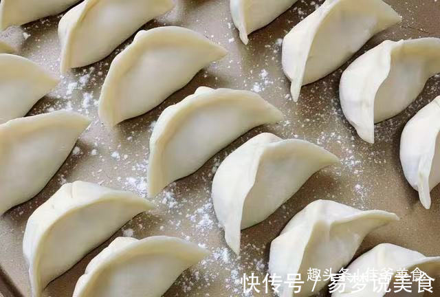 用大白菜做馅包饺子，不能少了这一步，学会了2盘不够吃