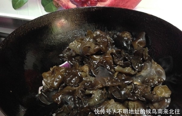 这菜切记不能隔夜吃,放进冰箱也不行,家有老人要注意!