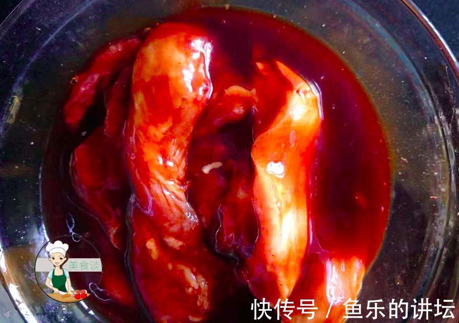 把梅头肉腌制一晚上，放进电饭锅，不加水直接焖，香到渣都不剩下