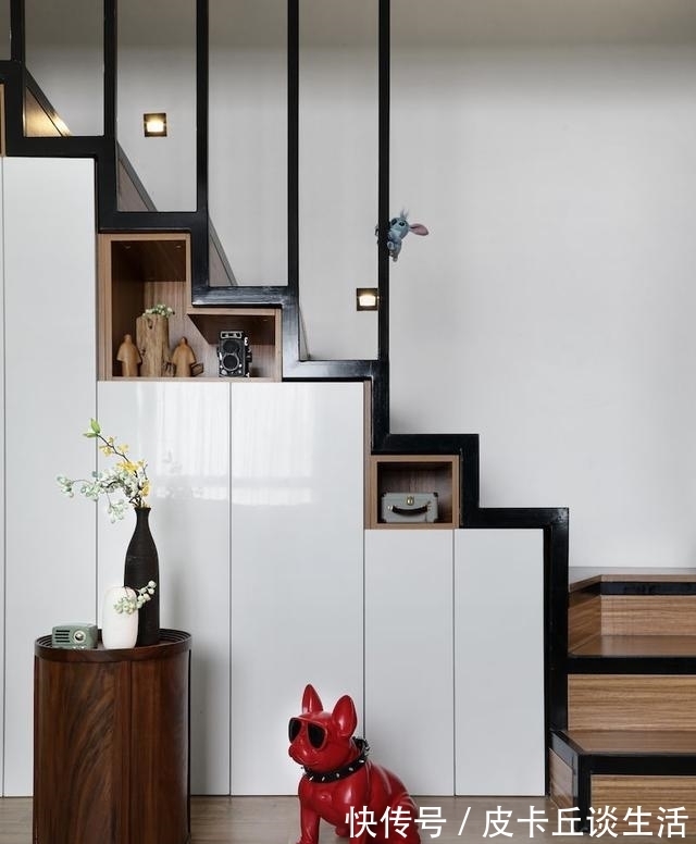 姐弟|买不起学区房大房子,一家四口蜗居47平,设计师爆改成三室一厅