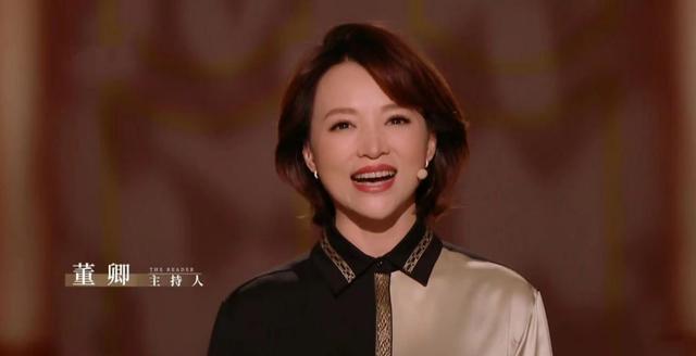 央视举办签约活动,董卿主持意料之中,龙洋出现证明自身市场定位