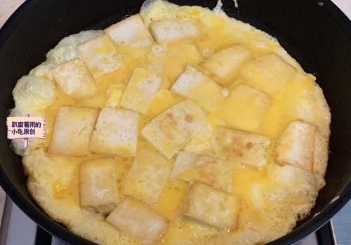  鸡蛋豆腐新吃法，比饭店做得还好吃，上桌后一扫而光，太下饭了