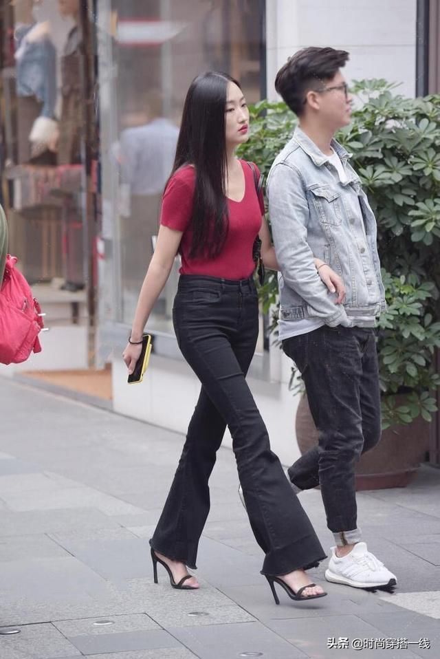 时髦|“喇叭裤”再次崛起,时髦显瘦又吸睛,承载了中年女士的青春