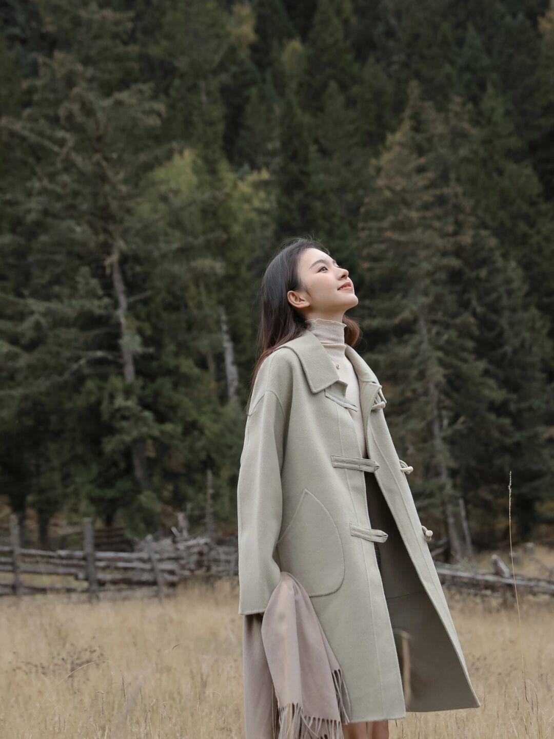 卫衣|秋冬卫衣怎么选?脏橘色字母卫衣,穿上身减龄又时髦!