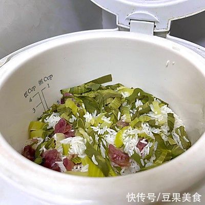 腊肠|这道家常菜腊肠菜饭，小白也能变大厨