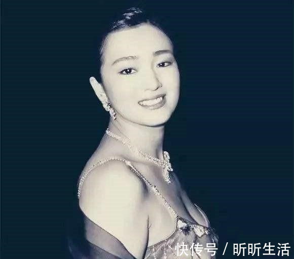 书法!巩俐为“中国女排”题写寄语,字里行间充满英气,令书法家都汗颜