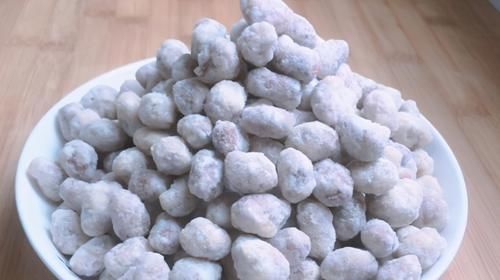 花生米中加1个鸡蛋，吃一次就忘不了，做法简单，年夜饭必备