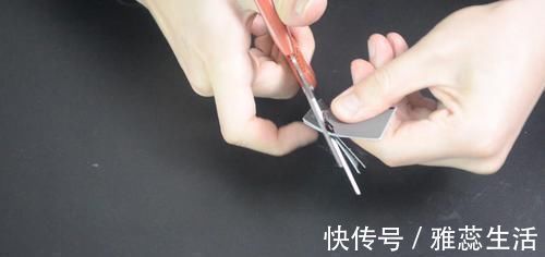 衣服上的吊牌别扔了, 剪几刀, 放在厨房里有大用处, 省钱又实用