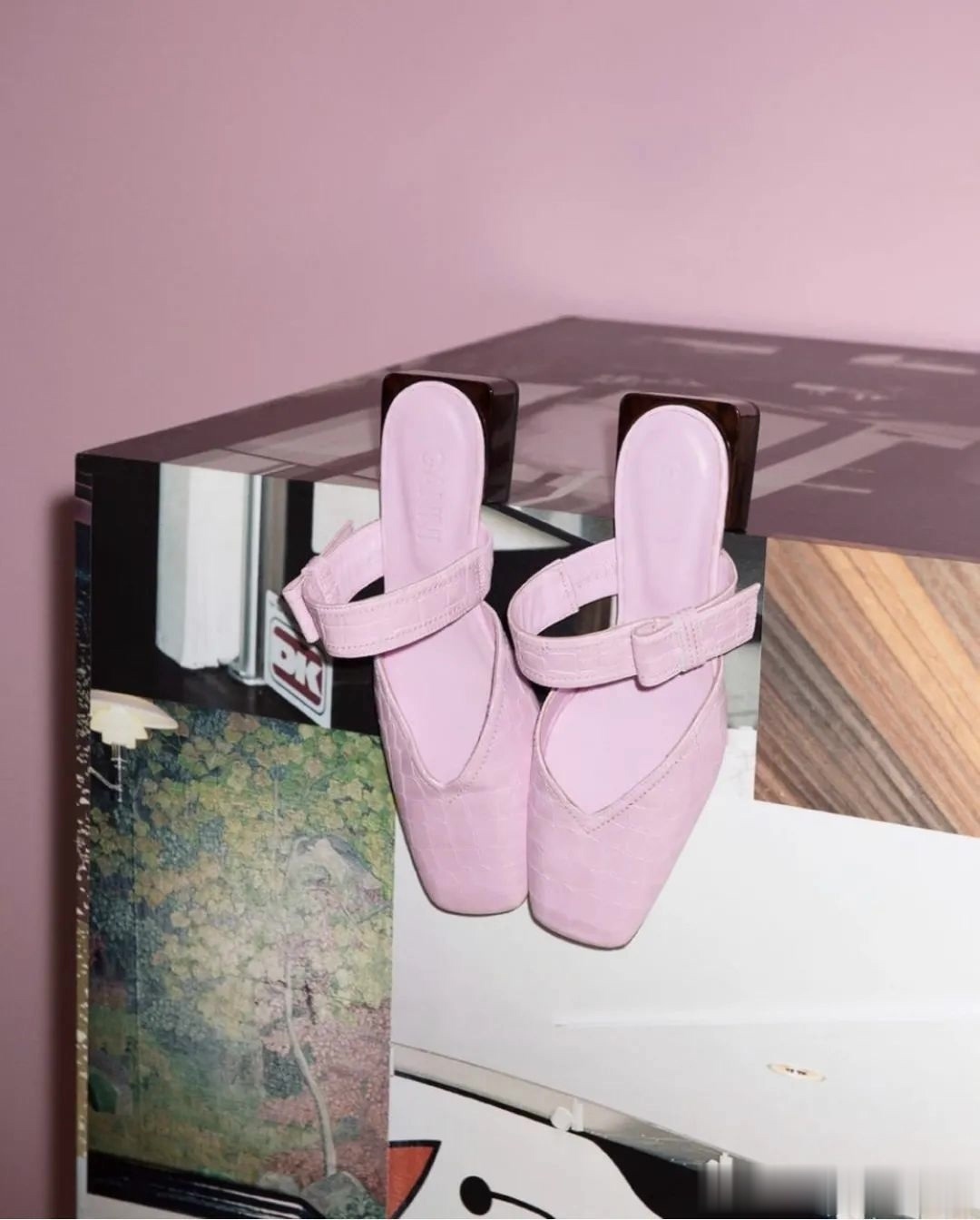 时髦|这个秋冬,让鞋子时髦起来的秘诀竟然是“变方”