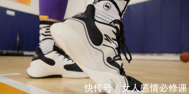 鞋面 出众脚感+超高颜值!水泥泡泡诠释何为性价比神器!