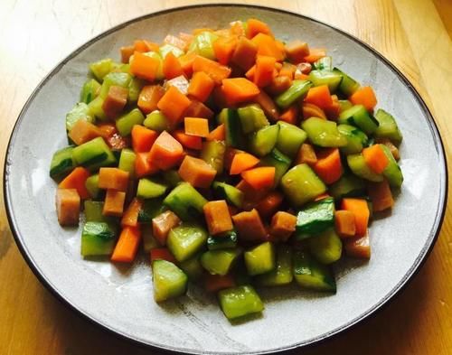 美食优选：酸辣鱿鱼花，爆炒三丁，萝卜干炒腊肉，冰粉粉的做法