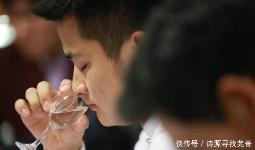 其酒|酱香白酒的四个品鉴步骤