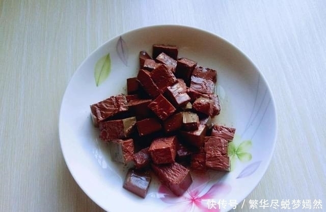 补气|此物被称作“天然黄体酮”,配上鸭血适合女人吃,养血补气还护肤