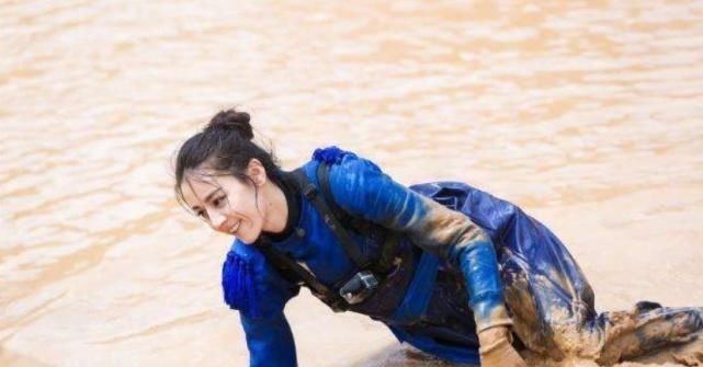 迪麗熱巴第一次和鄧超聊微信,超哥秒回復5個字,熱巴不知所措