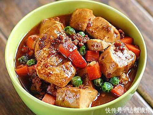 我家一入冬最爱吃简单的一锅炖,荤素都有汤汁浓,喷香热乎贼下饭