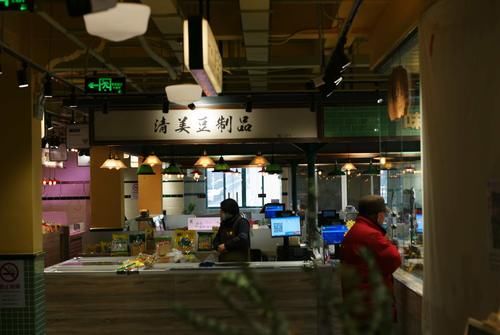 上海小店故事｜在菜场里下馆子，是怎样的体验？