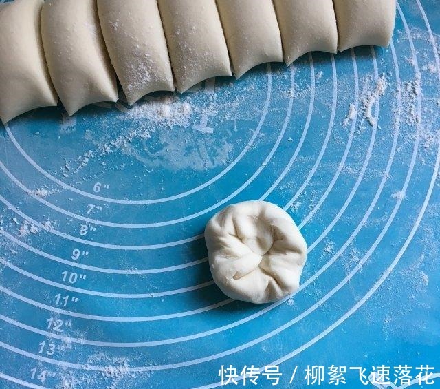 萝卜包子,皮薄馅大,暄软鲜香!